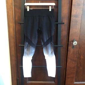 Forever 21 gradient Athletic Seamless leggings black&white